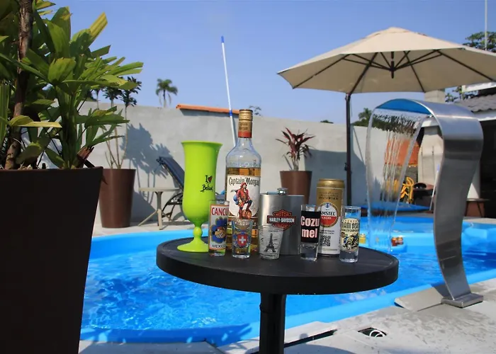 Pousada Captain Morgan Pontal Do Sul Com Piscina