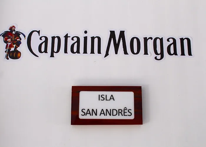 Pousada Captain Morgan Pontal Do Sul Com Piscina